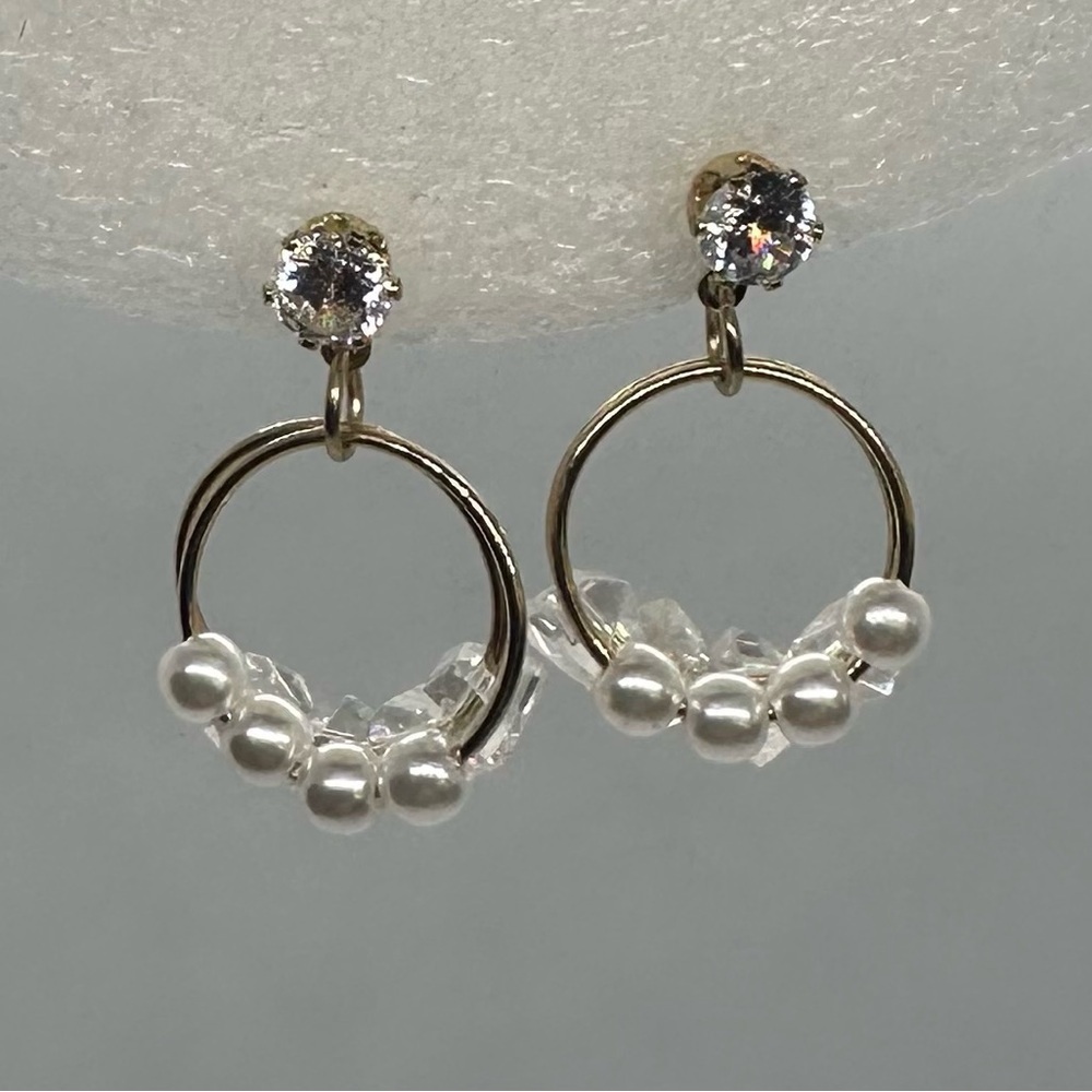 ✨ NWT Delicate Gold Crystal Pearl Hoop Dangle Earrings ✨ - Picture 13 of 16